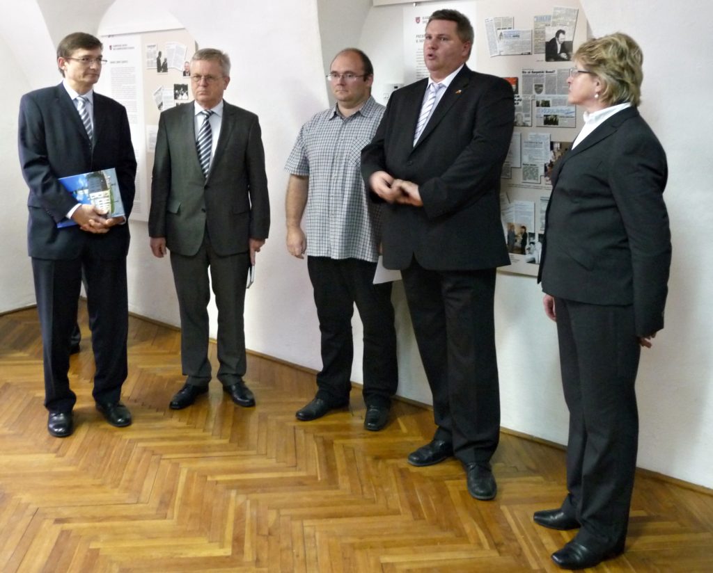 Der österreichische Botschafter Markus Wuketich, der deutsche Botschafter Axel Hartmann, Rastislav Filo, Vojtech Wagner und Brunhilde Reitmeier-Zwick im Jahr 2011