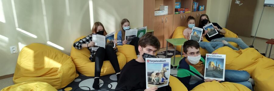 Karpatenblatt lesen im Klassenzimmer