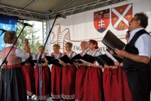 Der Nachtigallen-Chor bei den Tagen der Zipserdeutschen Kultur in Hopgarten
