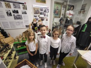 Die Kinder freuten sich über den Besuch bei den Karpatendeutschen in Krickerhau