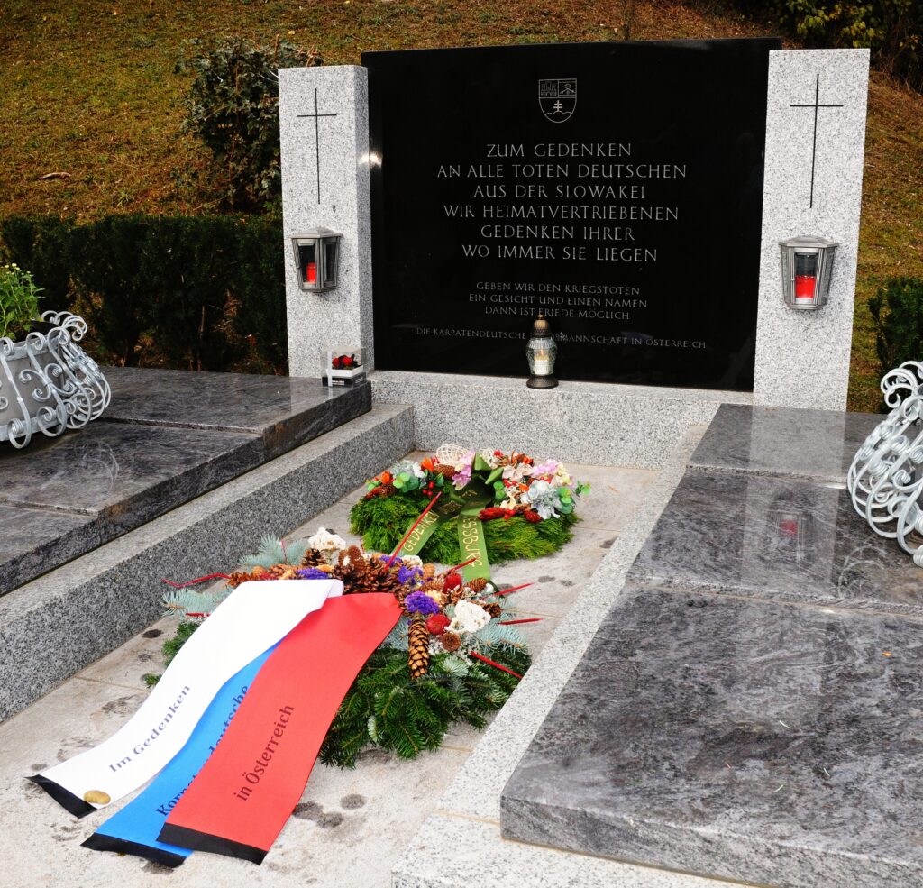 Totengedenken des KDVs auf dem Friedhof in Hainburg