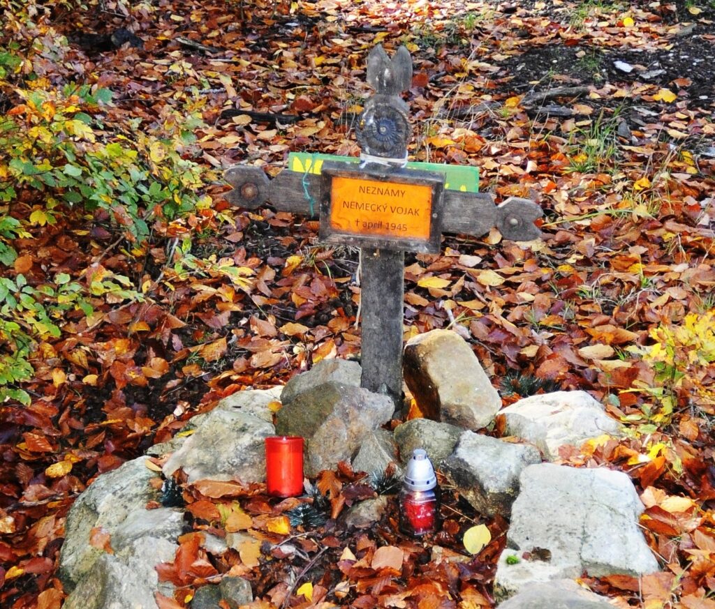 Preßburger Wanderer ehrten die Toten in den Kleinen Karpaten