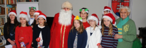 nikolaus1: Der Nikolaus brachte den Kindern kleine Geschenke.