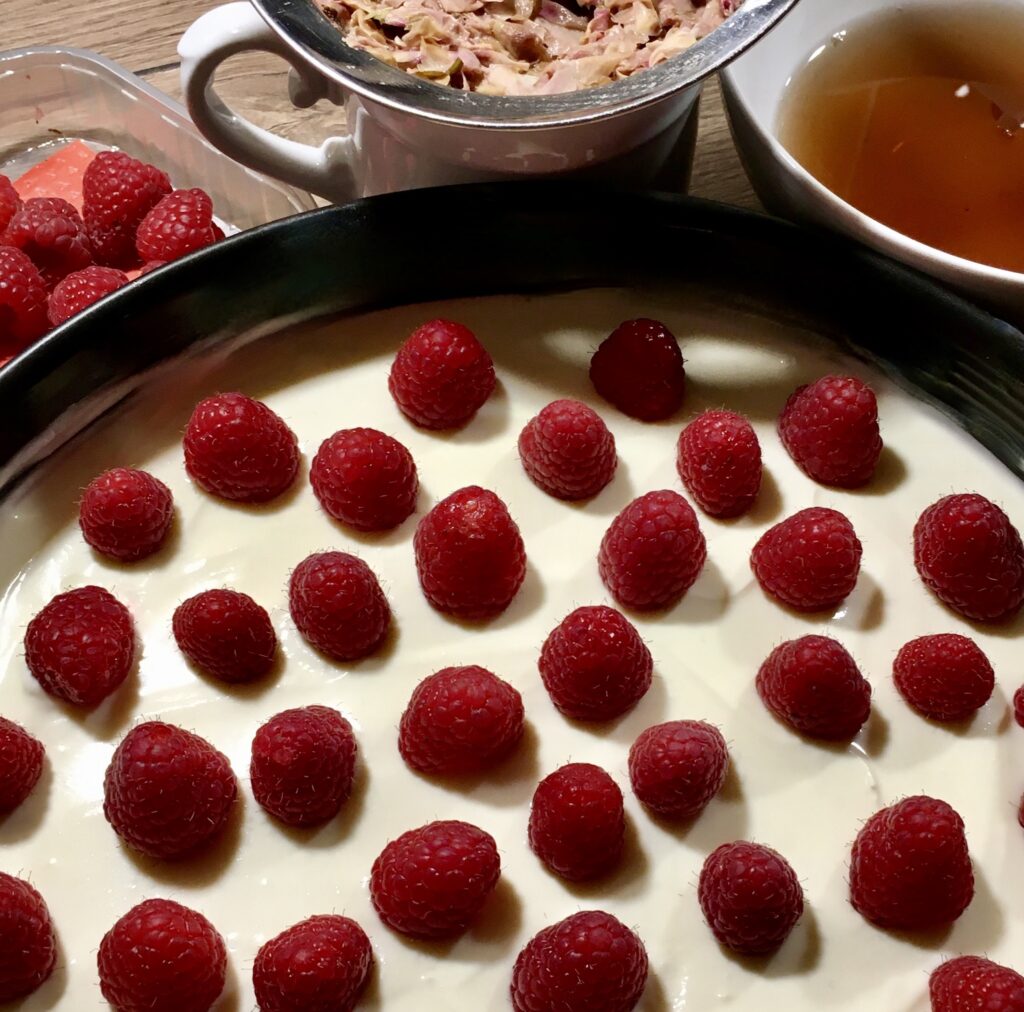 Kochen mit dem Karpatenblatt: „Rosentorte rosenherrlich“