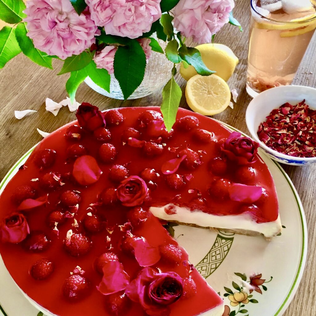 Kochen mit dem Karpatenblatt: „Rosentorte rosenherrlich“