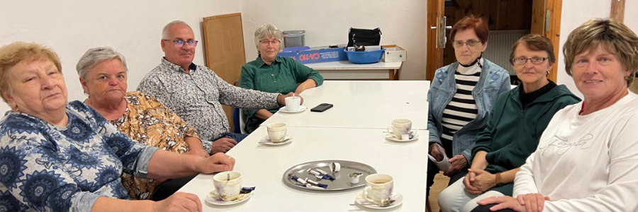 Kaffetrinken im neuen Begebnungsraum in Schmöllnitz Hütte